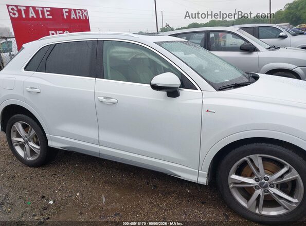 WA1EECF37L1071814 2020 AUDI Q3 White Вид задньої частини салону
