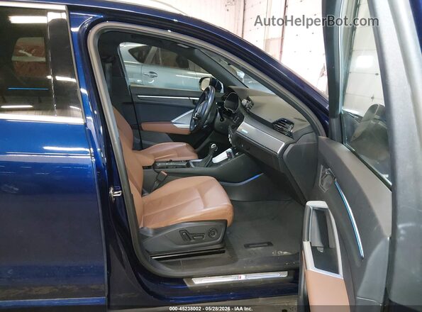 WA1EECF37M1020699 2021 AUDI Q3 Blue Front interior view