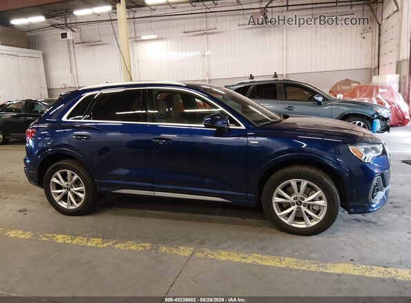 WA1EECF37M1020699 2021 AUDI Q3 Blue 360 interior view