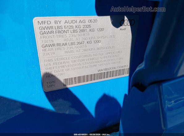 WA1EECF39L1104053 2020 AUDI Q3 Blue Vista del compartimento del motor