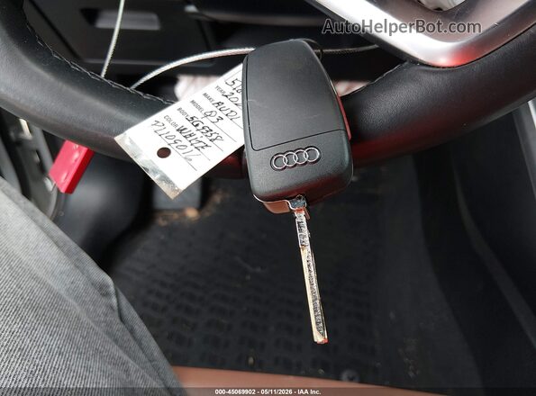 WA1EECF39P1109016 2023 AUDI Q3 White Dashboard view