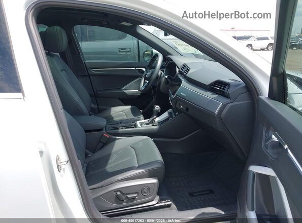 WA1EECF3XP1020815 2023 AUDI Q3 White Front interior view