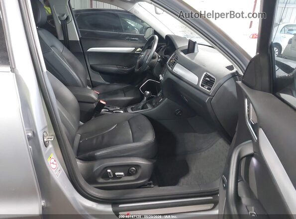 WA1GFCFS7GR003565 2016 AUDI Q3 Серебряный Вид салона спереди