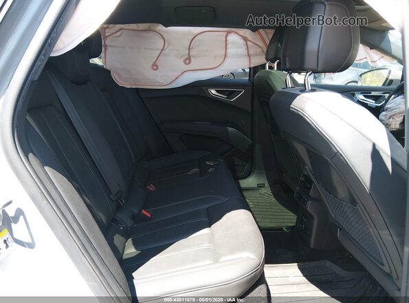 WA1H2BFZ4NP051007 2022 AUDI Q4 Gray Vista de la etiqueta del VIN