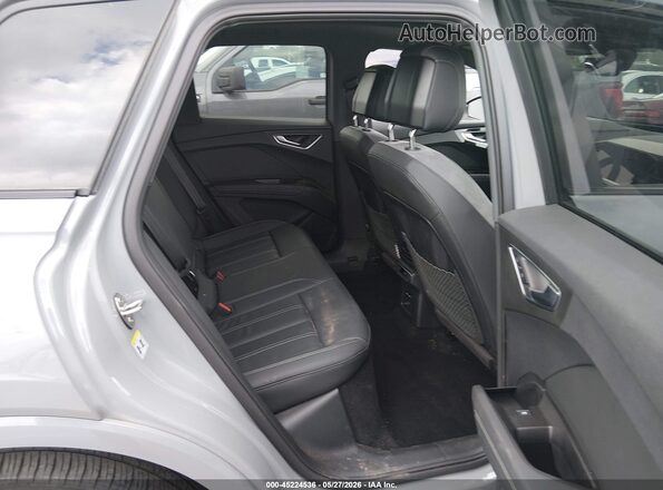 WA1KUBFZ3SP053455 2025 AUDI Q4 Gray VIN sticker view