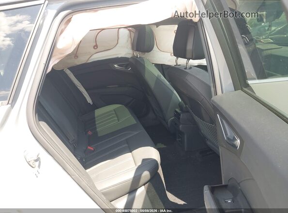 WA1KUBFZ4RP077631 2024 AUDI Q4 Gray Widok naklejki z numerem VIN