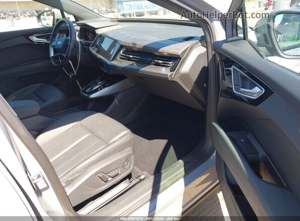 WA1L2BFZ2RP006860 2024 AUDI Q4 Серый Вид салона спереди