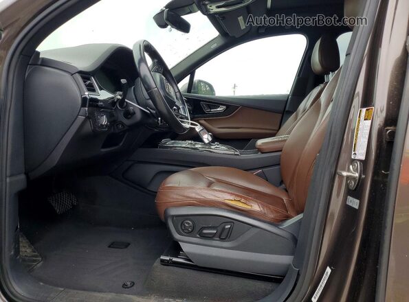 WA1LAAF70HD013396 2017 AUDI Q7 Brown Front interior view
