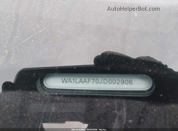 WA1LAAF70JD002906 2018 AUDI Q7 Gray Engine compartment view
