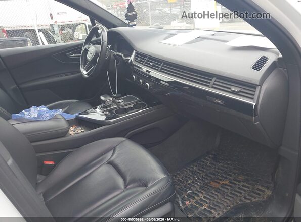 WA1LAAF71JD029063 2018 AUDI Q7 White Вид салону спереду