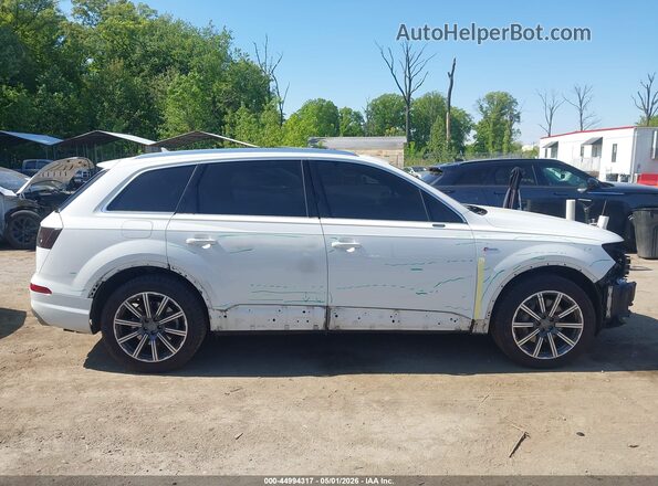 WA1LAAF72HD010743 2017 AUDI Q7 White 360 interior view