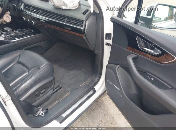 WA1LAAF72JD032960 2018 AUDI Q7 White წინა სალონის ხედი