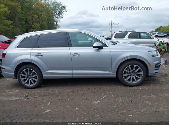 WA1LAAF74KD012579 2019 AUDI Q7 Silver Widok wnętrza z tyłu