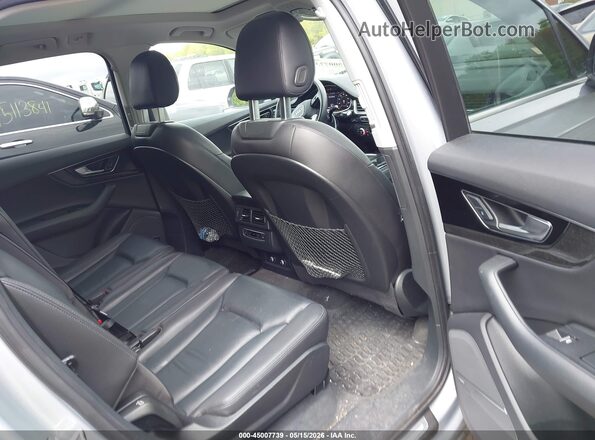 WA1LAAF74KD012579 2019 AUDI Q7 Silver Widok naklejki z numerem VIN