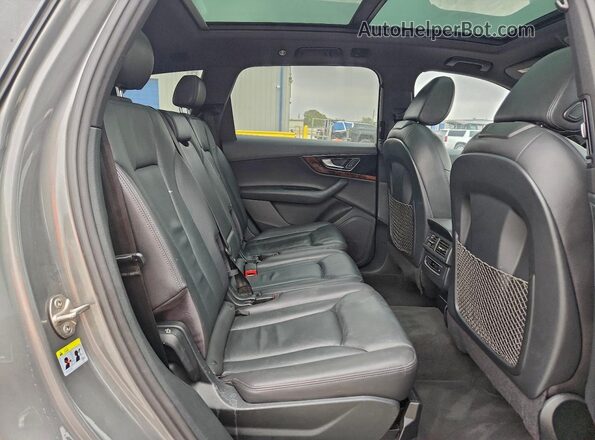 WA1LAAF78HD012982 2017 AUDI Q7 Gray Սալոնի հետևի տեսք