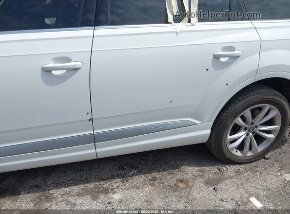 WA1LAAF7XJD004162 2018 AUDI Q7 White Front view