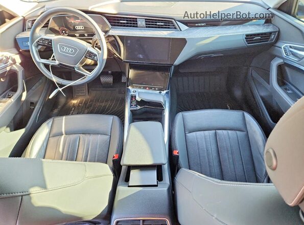 WA1LAAGEXMB010704 2021 AUDI E-TRON Серый Вид панели приборов