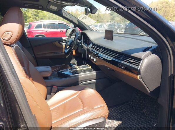 WA1LHAF70HD040366 2017 AUDI Q7 Black Front interior view