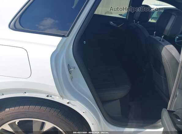 WA1LUBFZ3RP060601 2024 AUDI Q4 White VIN կոդի պիտակի տեսք