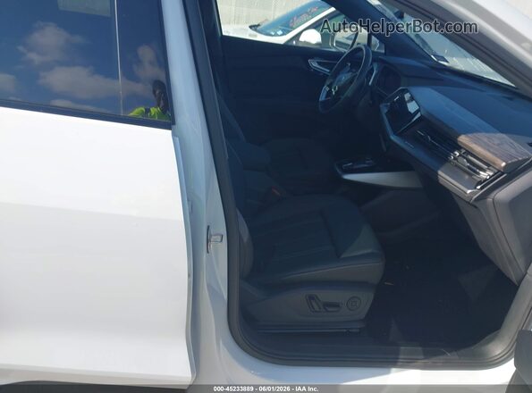 WA1LUBFZ3RP060601 2024 AUDI Q4 White Սալոնի դիմացի տեսք