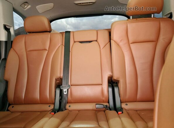 WA1LXAF7XMD013981 2021 AUDI Q7 White Rear seats view