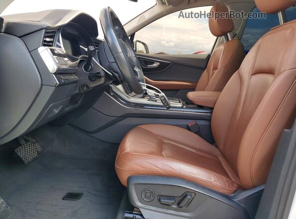 WA1LXAF7XMD013981 2021 AUDI Q7 White Front interior view