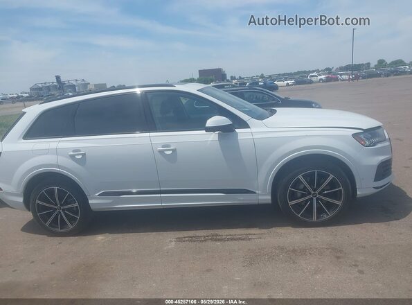 WA1LXBF72RD007055 2024 AUDI Q7 White Rear interior view