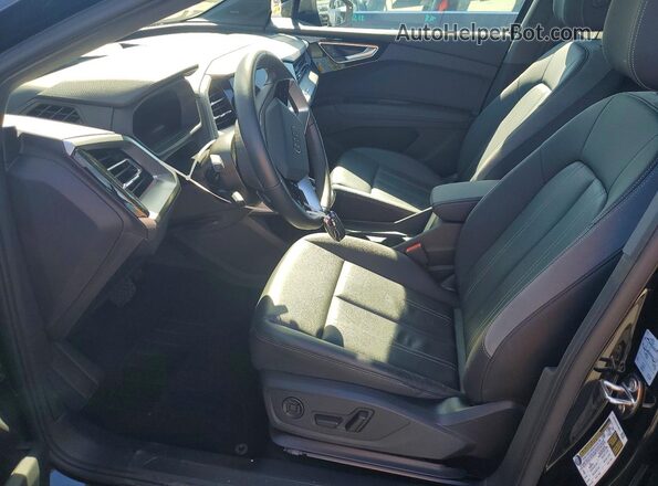WA1MUBFZ8RP048027 2024 AUDI Q4 Black Vista interior delantera