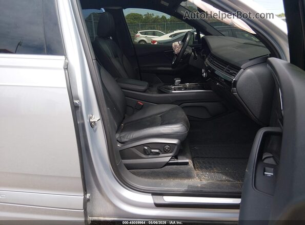 WA1VAAF72JD040730 2018 AUDI Q7 Silver Front interior view
