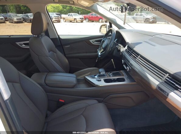WA1VAAF72KD007969 2019 AUDI Q7 White Vista interior delantera