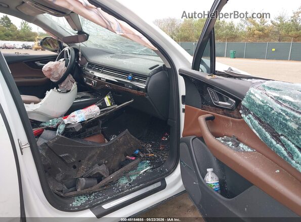 WA1VAAF73JD039019 2018 AUDI Q7 Белый Вид салона спереди