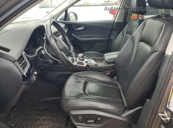 WA1VAAF76HD046945 2017 AUDI Q7 Серый Вид салона спереди