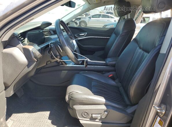 WA1VAAGE7KB024954 2019 AUDI E-TRON Silver Вид салону спереду