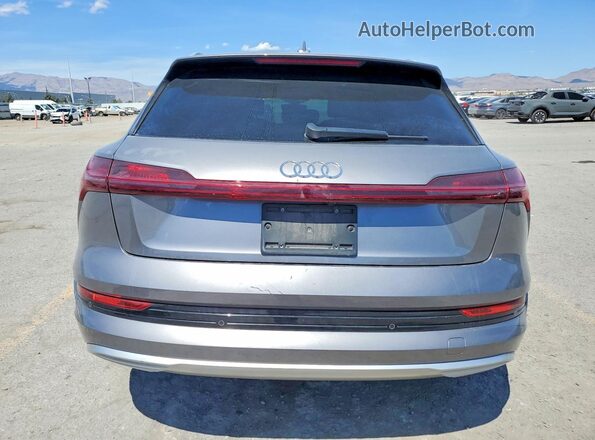 WA1VAAGE7KB024954 2019 AUDI E-TRON Silver Вид ззаду
