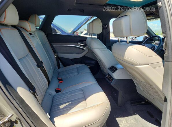 WA1VABGE0NB023137 2022 AUDI E-TRON Gray Widok wnętrza z tyłu