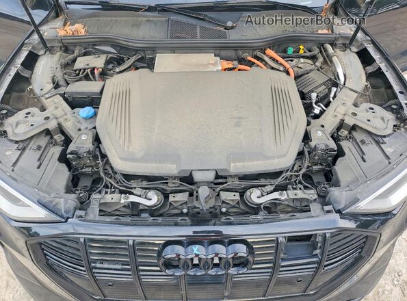 WA1VABGE4NB040748 2022 AUDI E-TRON Black Widok komory silnika