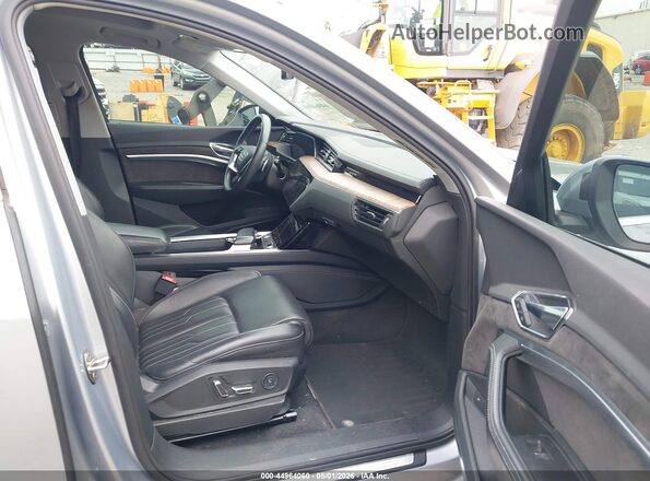 WA1VABGE8KB011149 2019 AUDI E-TRON Gray Вид салону спереду