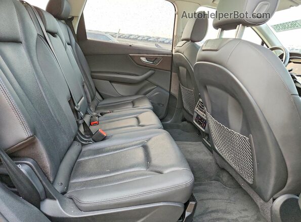 WA1VXAF77LD001388 2020 AUDI Q7 Gray Vista interior trasera