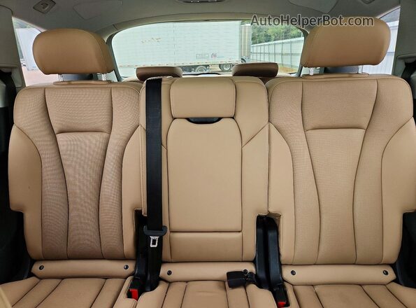 WA1VXAF7XLD006407 2020 AUDI Q7 White Widok tylnych siedzeń