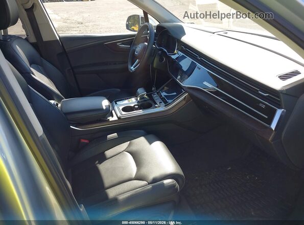 WA1VXBF78PD015926 2023 AUDI Q7 Silver Widok wnętrza z przodu