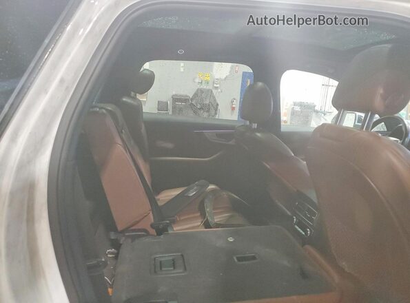 WA1WAAF77HD024215 2017 AUDI Q7 White Սալոնի հետևի տեսք