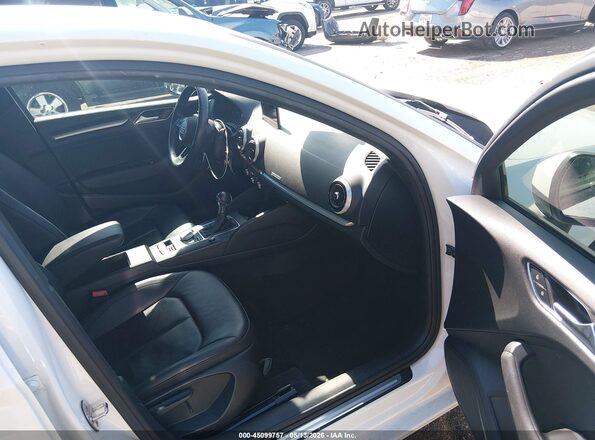 WAUAUGFF4J1013839 2018 AUDI A3 White Вид салону спереду