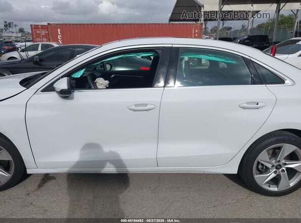 WAUGUDGY9PA136621 2023 AUDI A3 White Widok wnętrza z tyłu