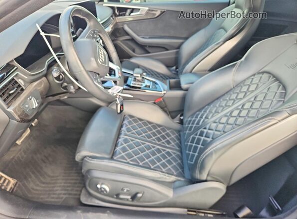 WAUP4AF57PA069412 2023 AUDI S5 Gray Widok wnętrza z przodu