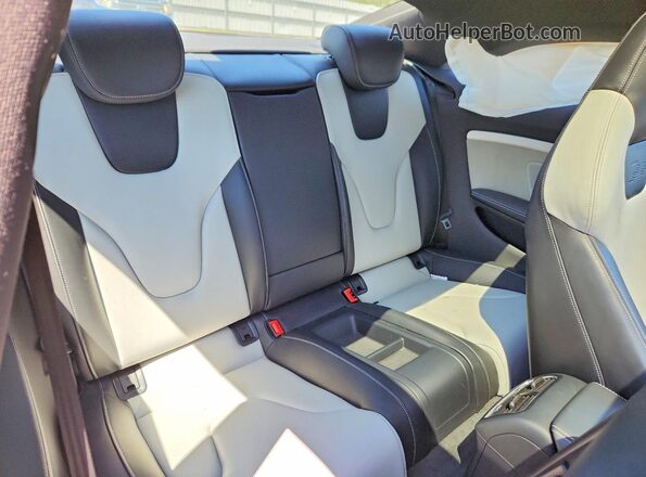 WAUV4AFR7GA013013 2016 AUDI S5 White Widok tylnych siedzeń