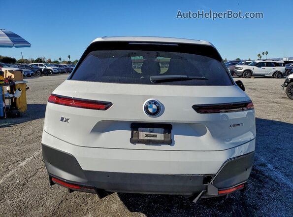 WB523CF04RCR26921 2024 BMW IX White Вид ззаду