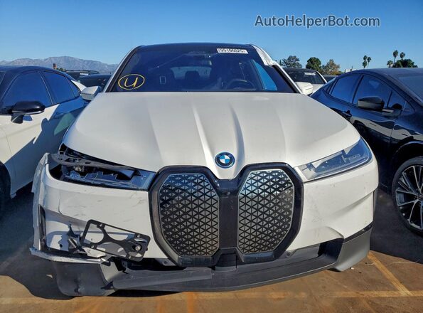 WB523CF04RCR26921 2024 BMW IX White Вид спереду