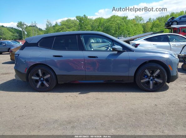 WB523CF06RCP51667 2024 BMW IX Gray Widok wnętrza z tyłu