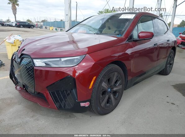 WB523CF0XSCT18763 2025 BMW IX Бордовый Передняя левая четверть