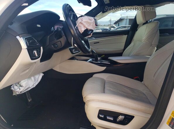 WBA13AG06MCF92046 2021 BMW 5 SERIES White Widok wnętrza z przodu